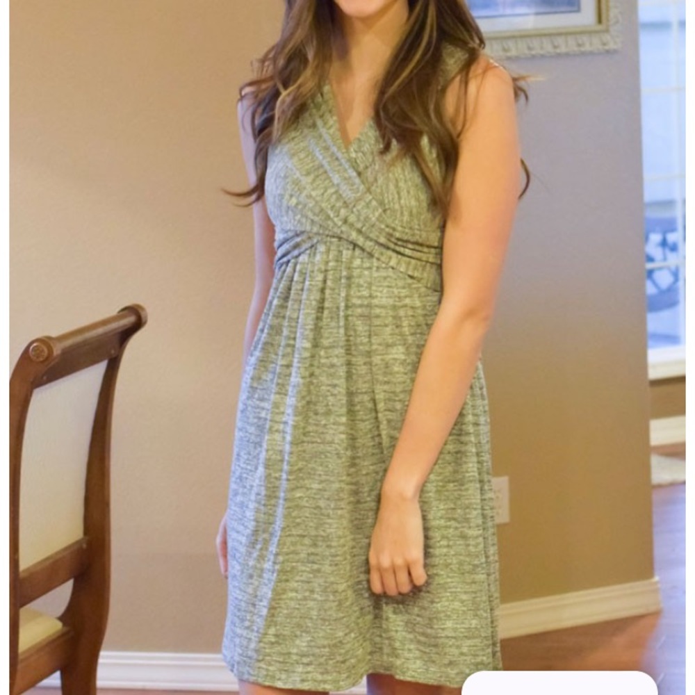 XS like new nursing/breastfeeding/maternity dress - Picture 2 of 11